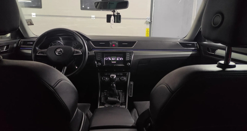 Skoda Superb cena 61999 przebieg: 239000, rok produkcji 2015 z Łosice małe 781
